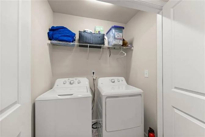 Alcove Rooms's room