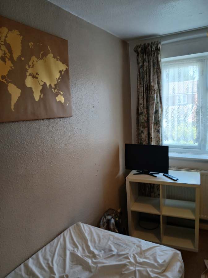 Graham Hurley's room
