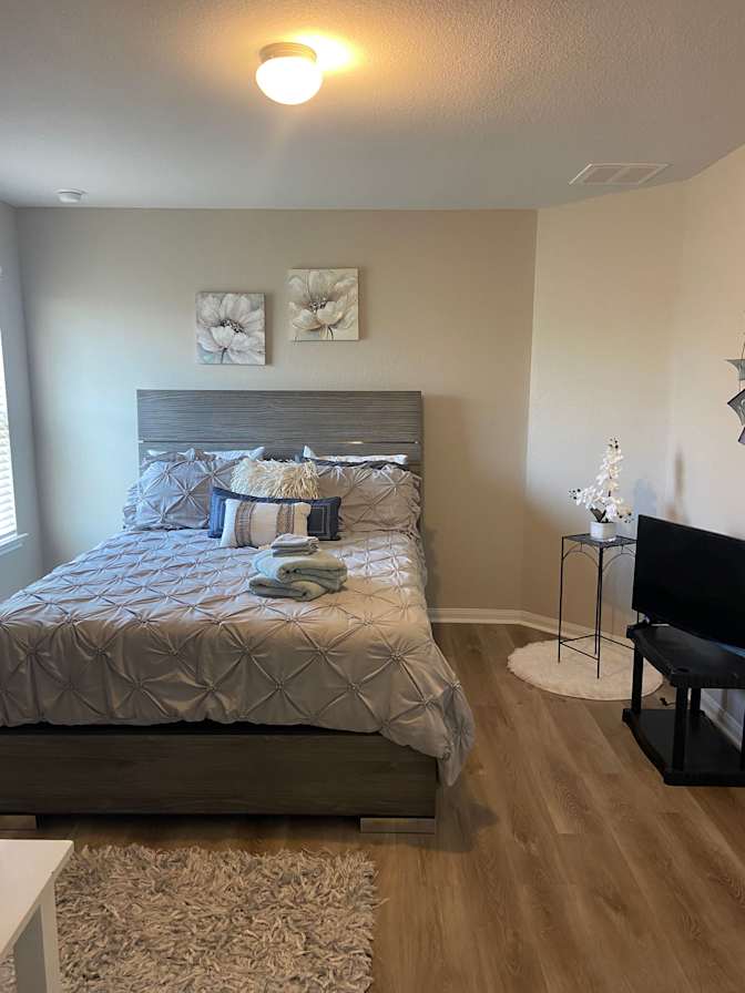 Janell Edwards's room