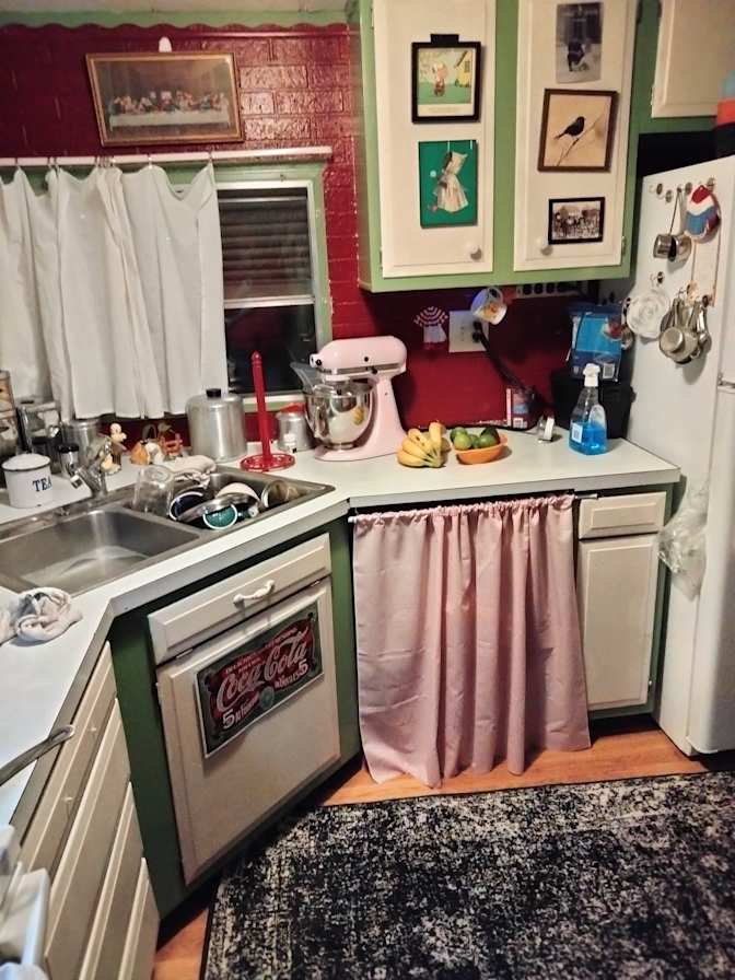 Debra J Barton's room