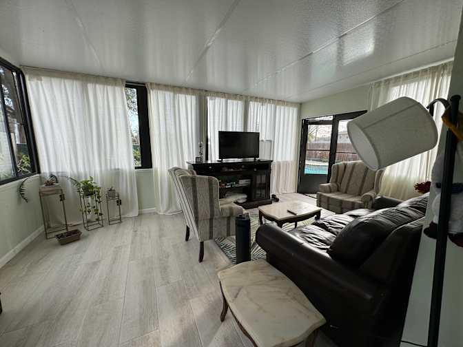 Desislava's room
