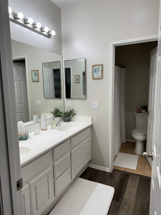 Julie Roberts's room