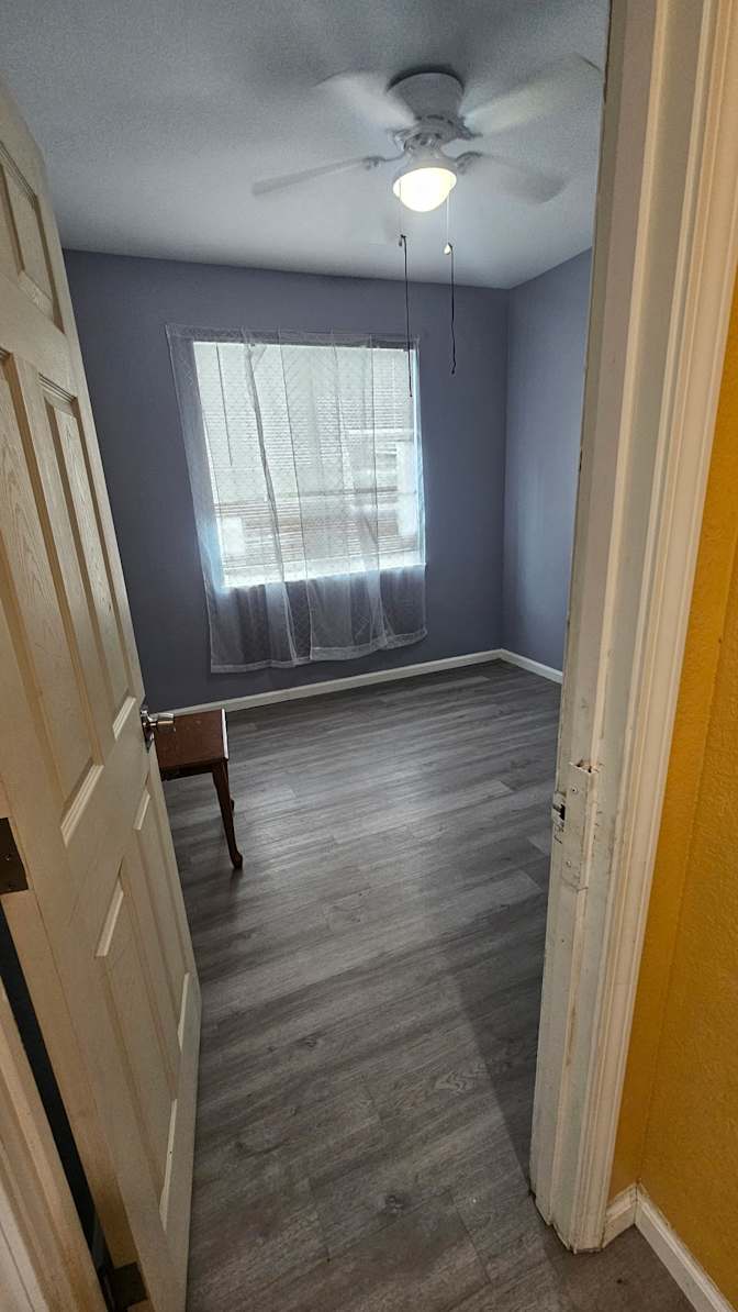 Emmanuel Flores's room