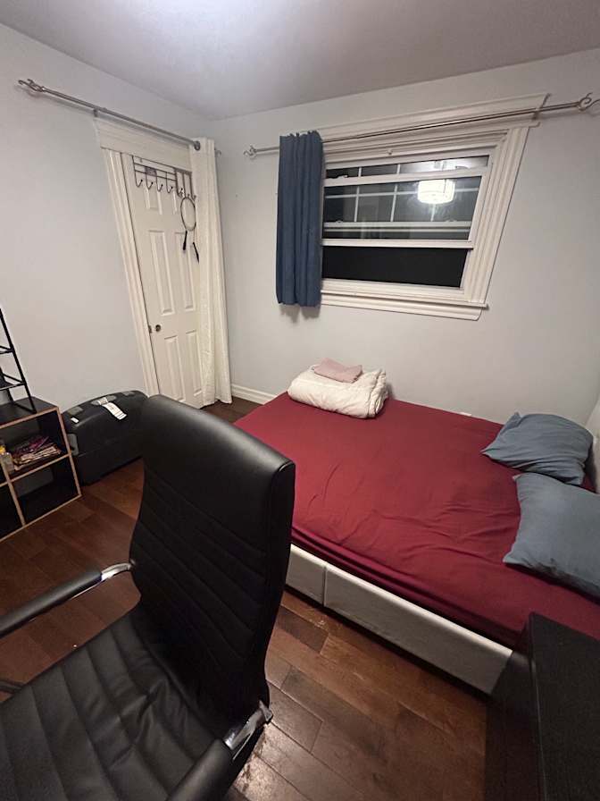 Beshoy's room
