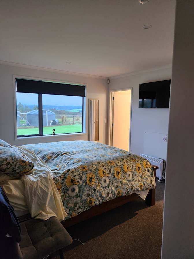 SARENA JOHNSON's room