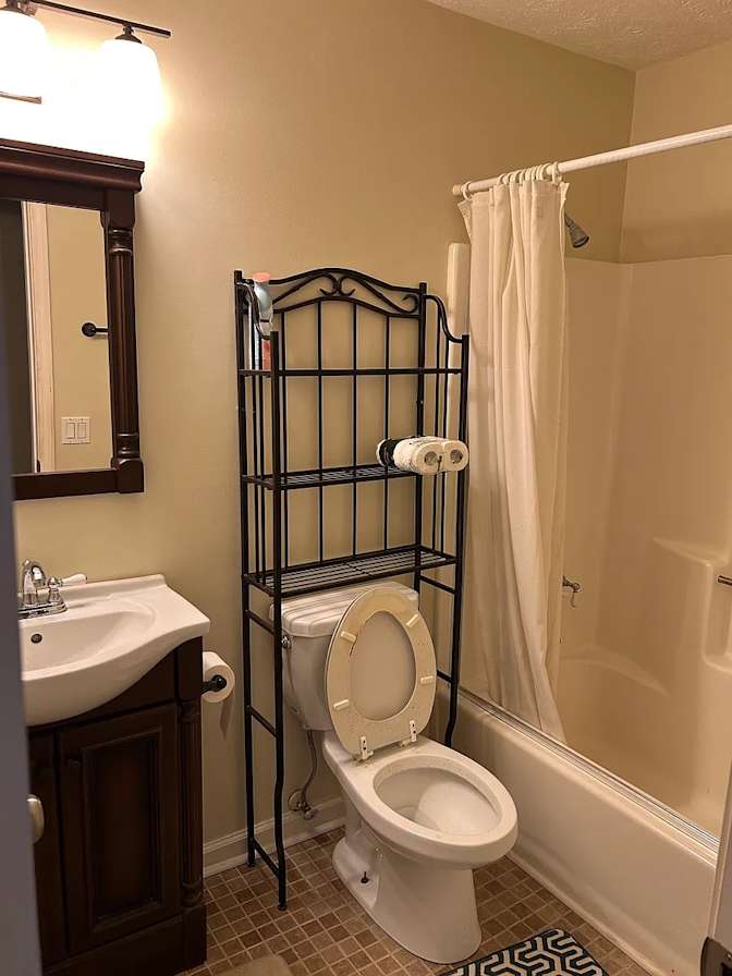 Alcove Rooms's room