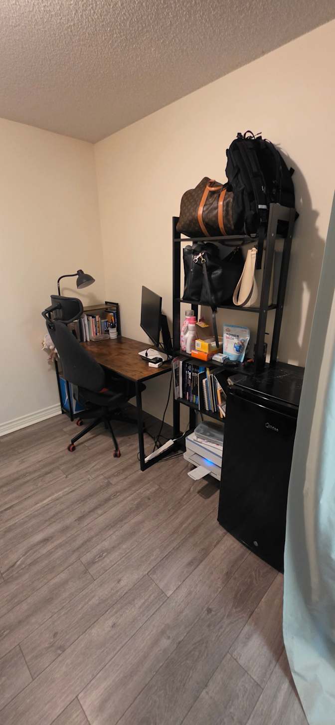 Jisu's room
