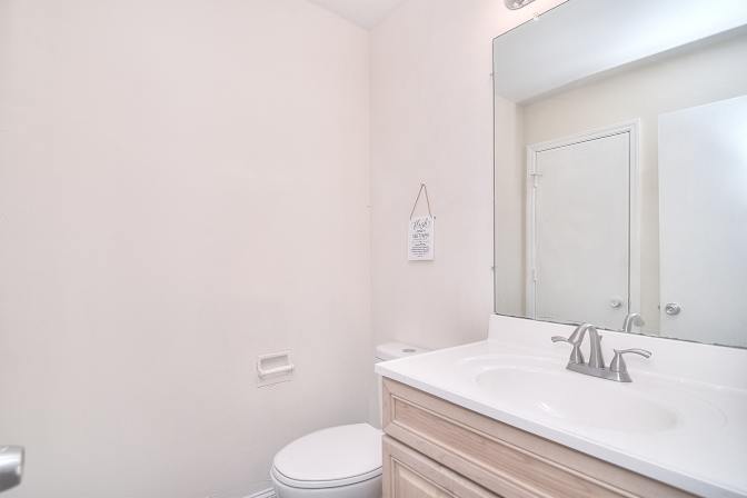 lifedoorrentals's room
