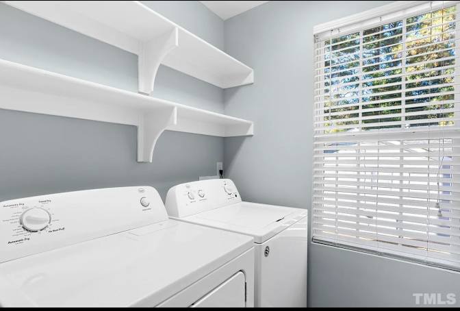 Alcove Rooms's room