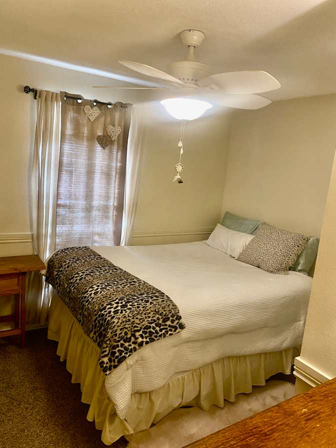 Mariah Del rio's room
