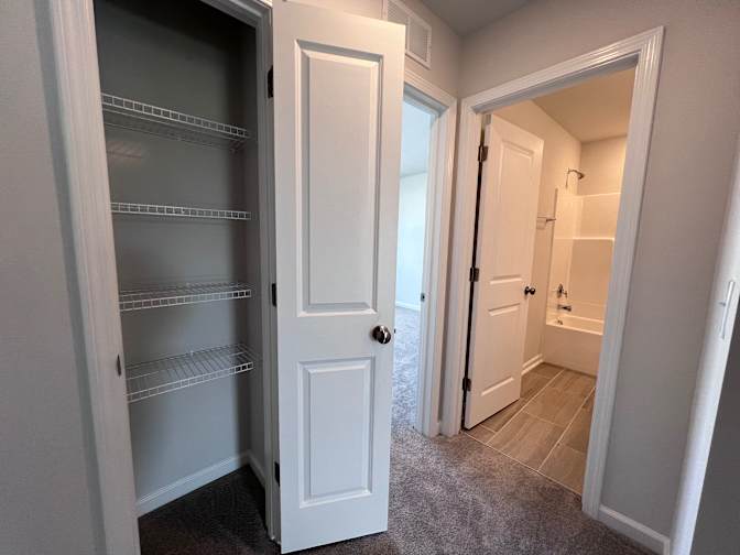 Alcove Rooms's room