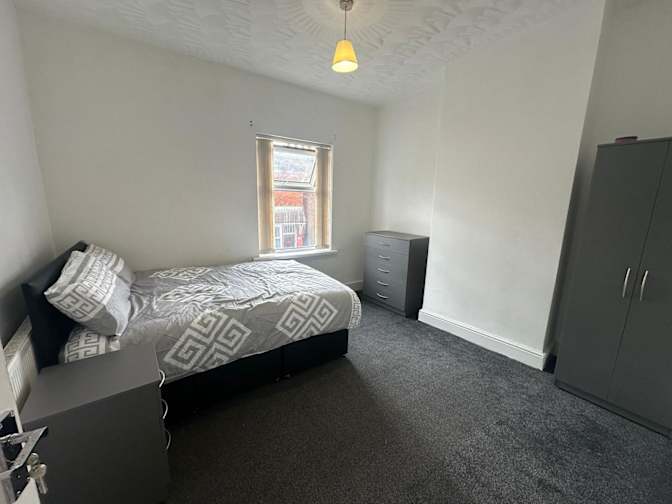 Black Country Homes's room