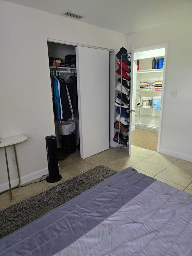 Javi's room
