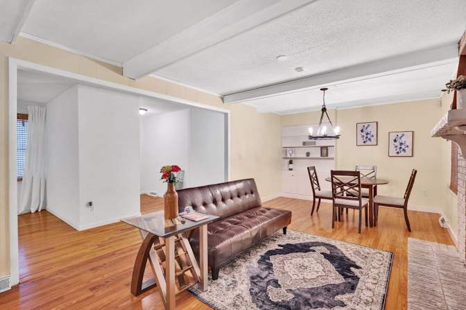 lifedoorrentals's room