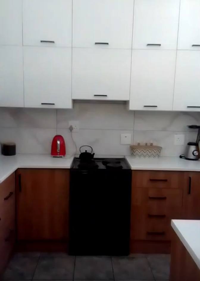 Melo's room