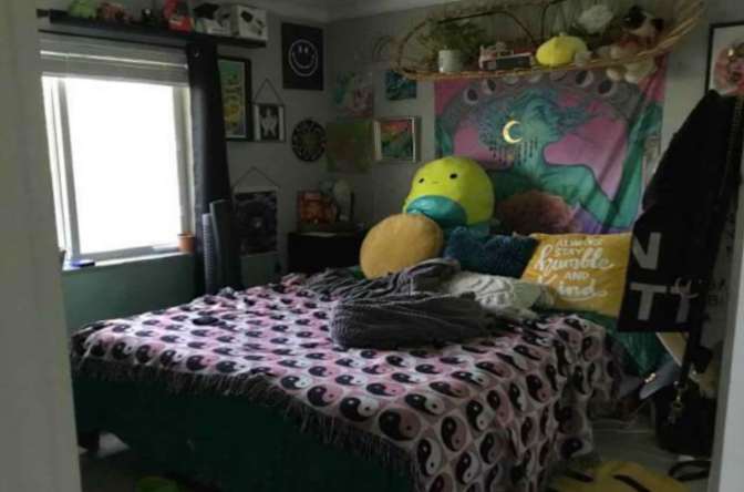 Ivett's room