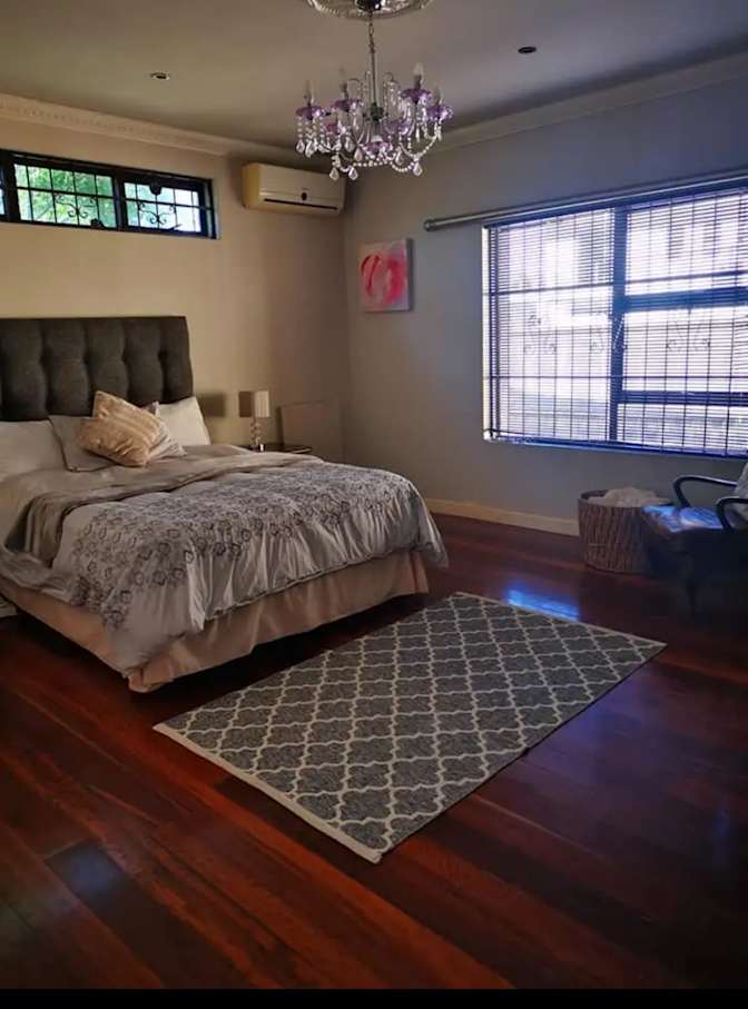 Dominique Menezes's room