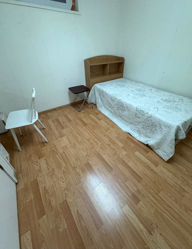 Ali's room
