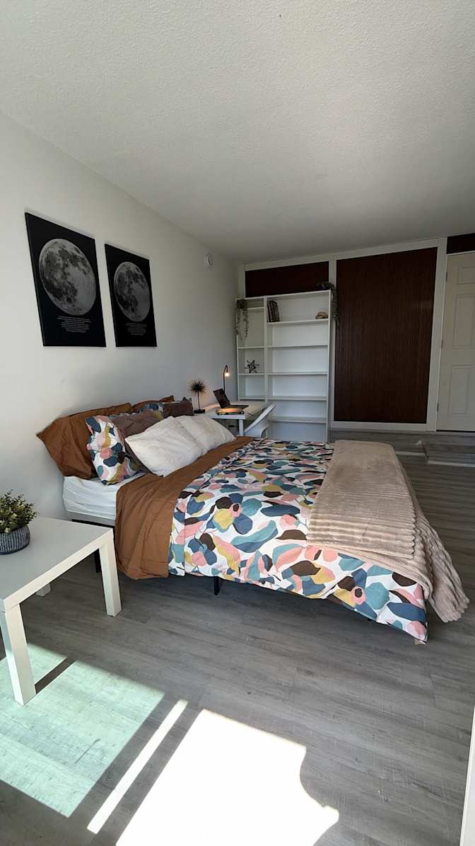 Alona's room