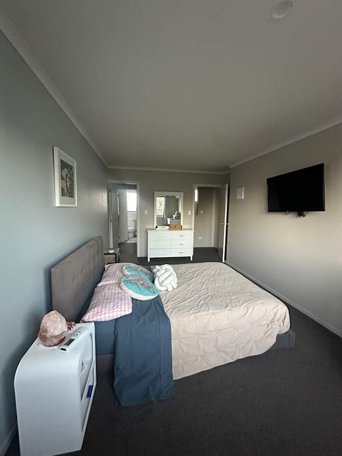 Naomi's room