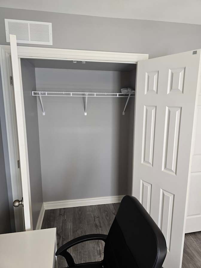 Dee's room