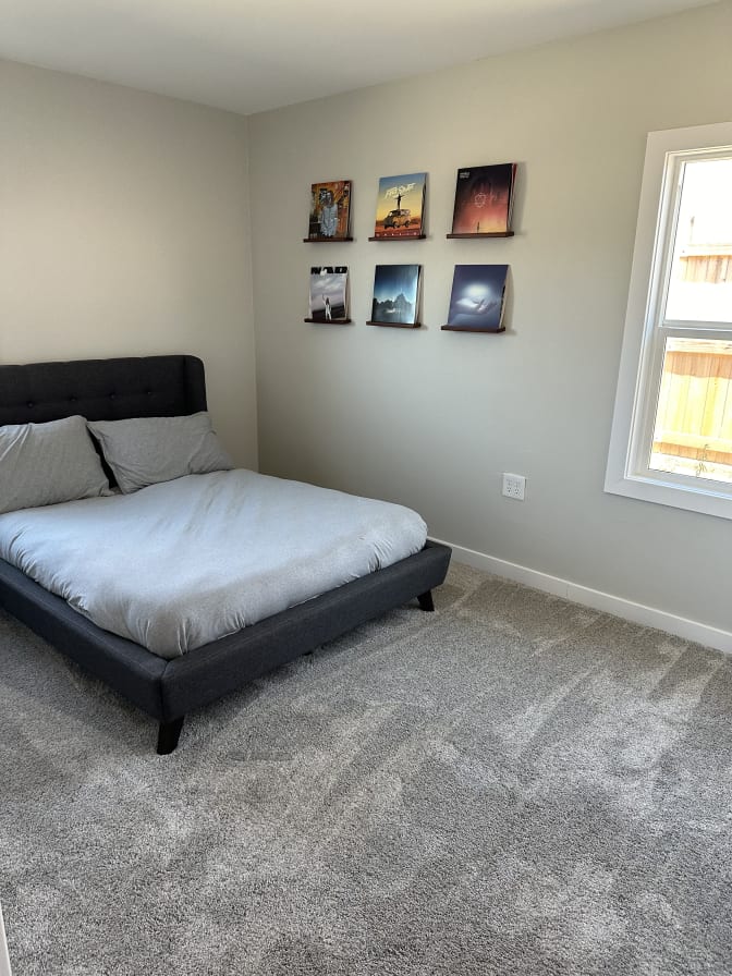 Andres's room
