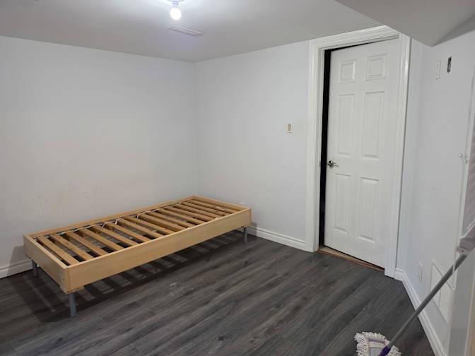 Allen Ghamari's room