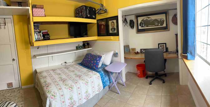 Juan's room