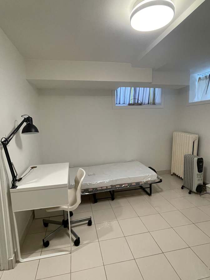 rowanna wong's room