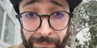 Mo