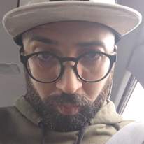 Mo