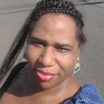 Mariel D Lipscomb